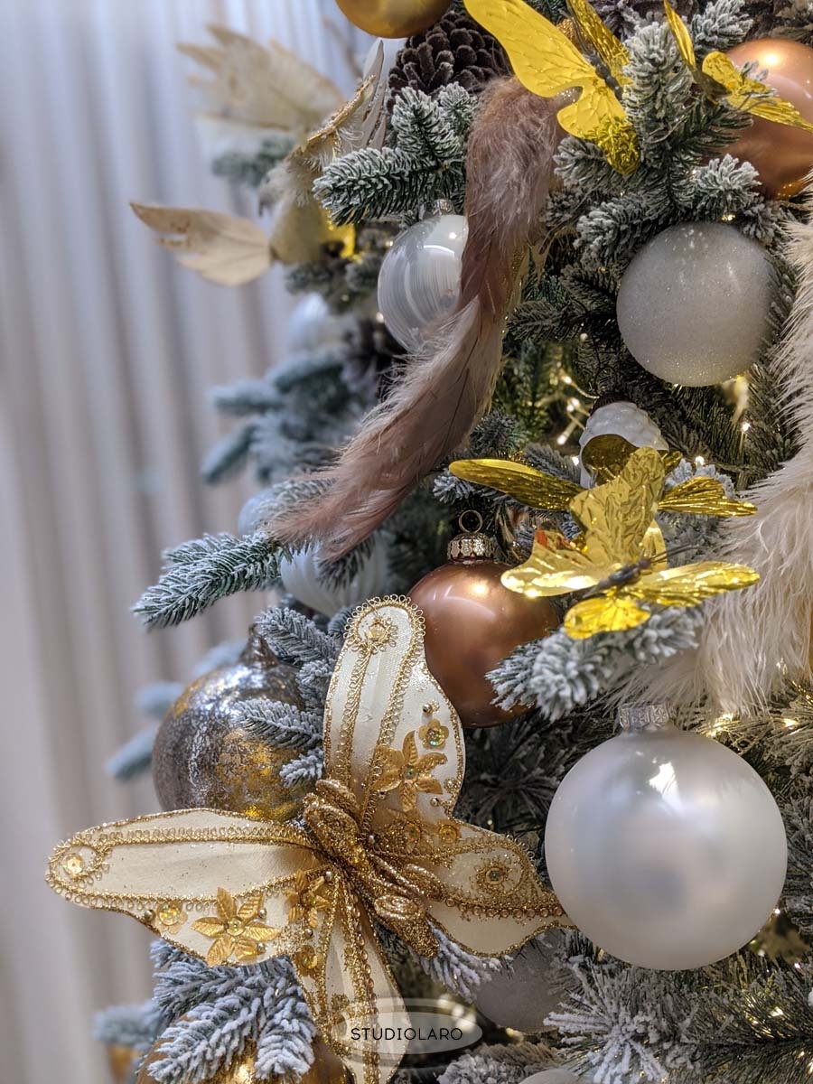Украшение новогодней елки: загородный дом Санкт-Петербург