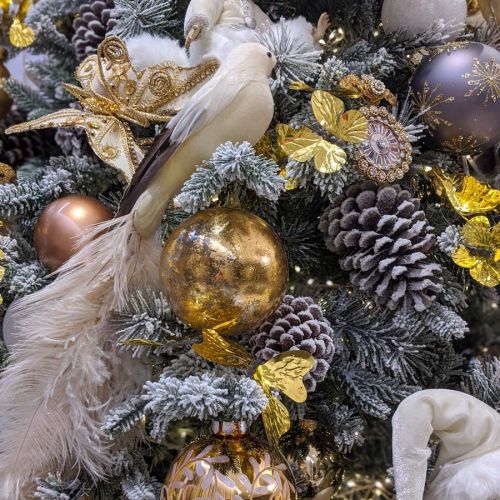 Украшение новогодней елки: загородный дом Санкт-Петербург