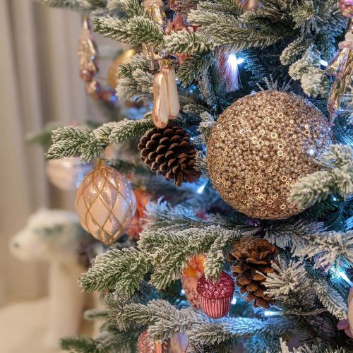 Украшение новогодней елки в частном доме